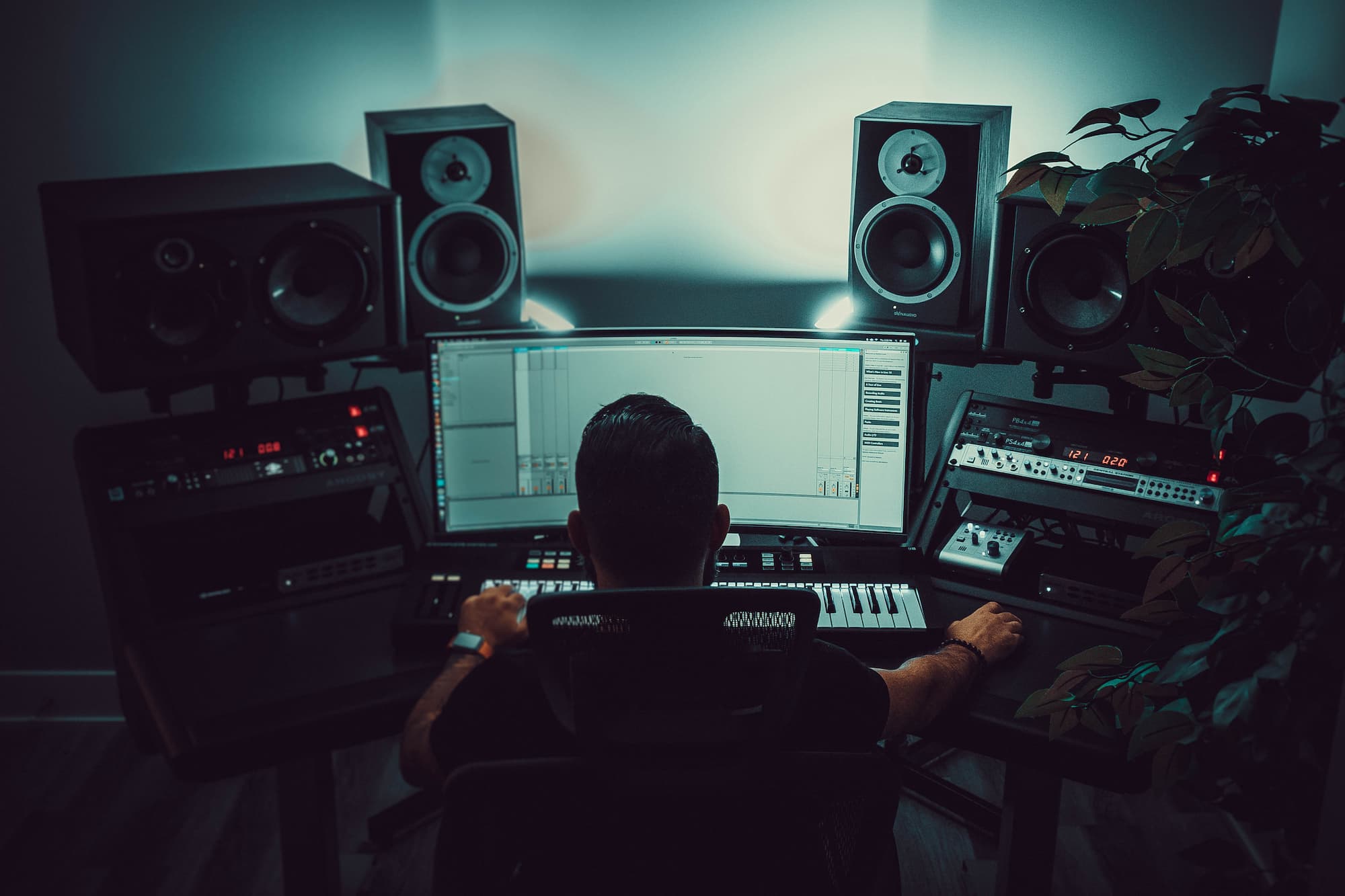 How does a recording studio work? - TLaudio